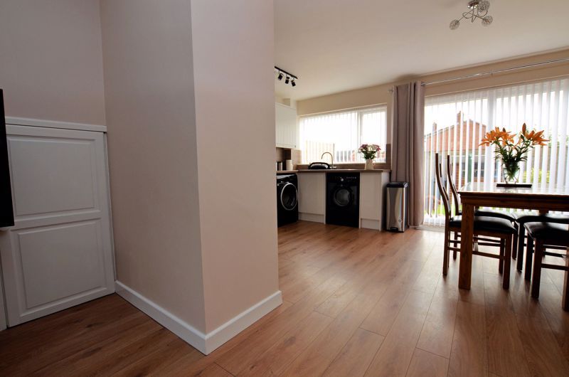2 bed house for sale in Collins Close 10
