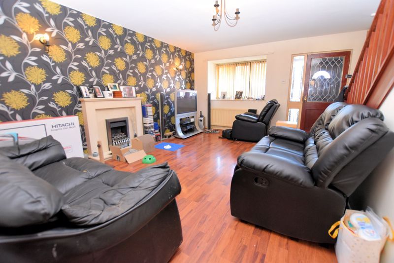3 bed house for sale in Crocketts Lane 3