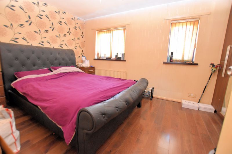 3 bed house for sale in Crocketts Lane 9