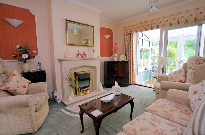 3 bed house for sale in Long Lane  - Property Image 2