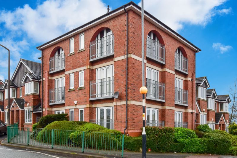 2 bed flat for sale in Bristnall Hall Road, West Midlands, B68 (ref