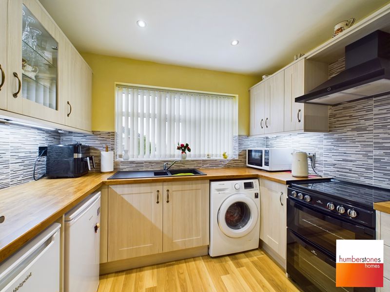 2 bed bungalow for sale in Woodbury Road 3
