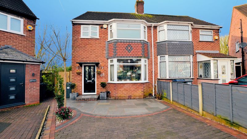 3 bed house for sale in Mayswood Grove 1