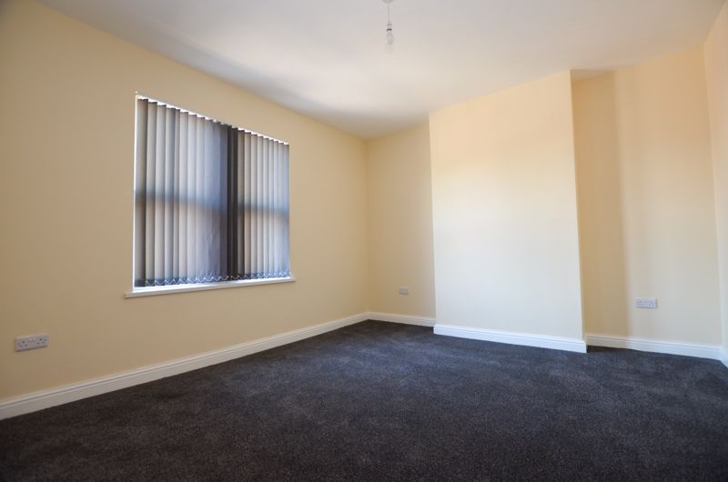 1 bed flat to rent in Three Shires Oak Road 7