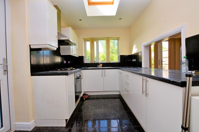 3 bed house for sale in Willowsbrook Road 11