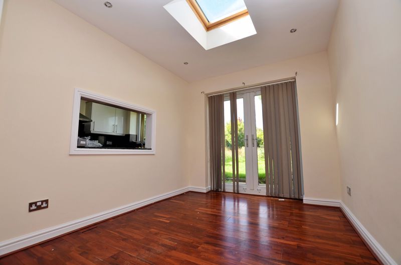 3 bed house for sale in Willowsbrook Road  - Property Image 3