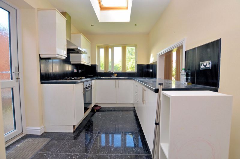 3 bed house for sale in Willowsbrook Road 4