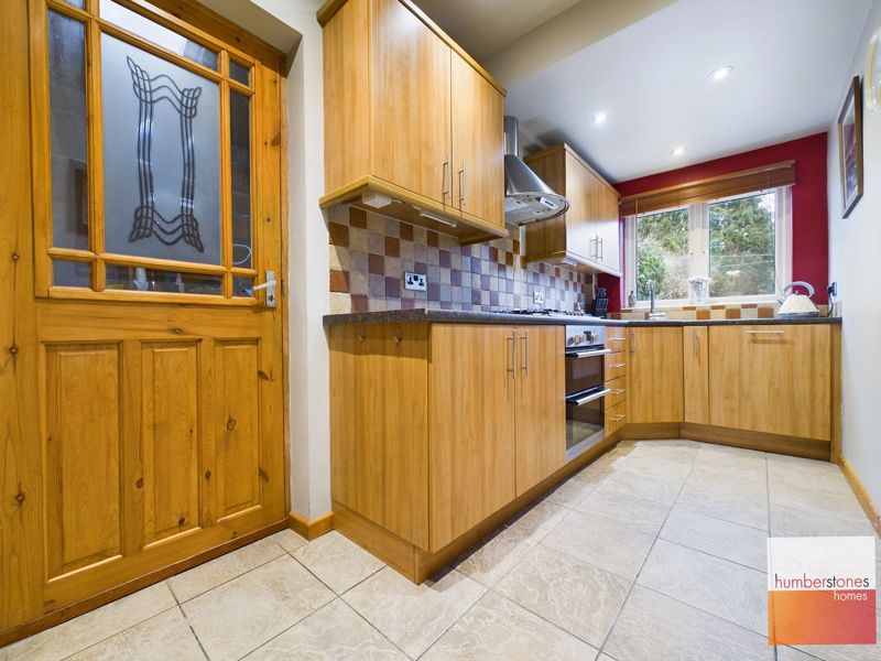 4 bed house for sale in Glyn Farm Road 4