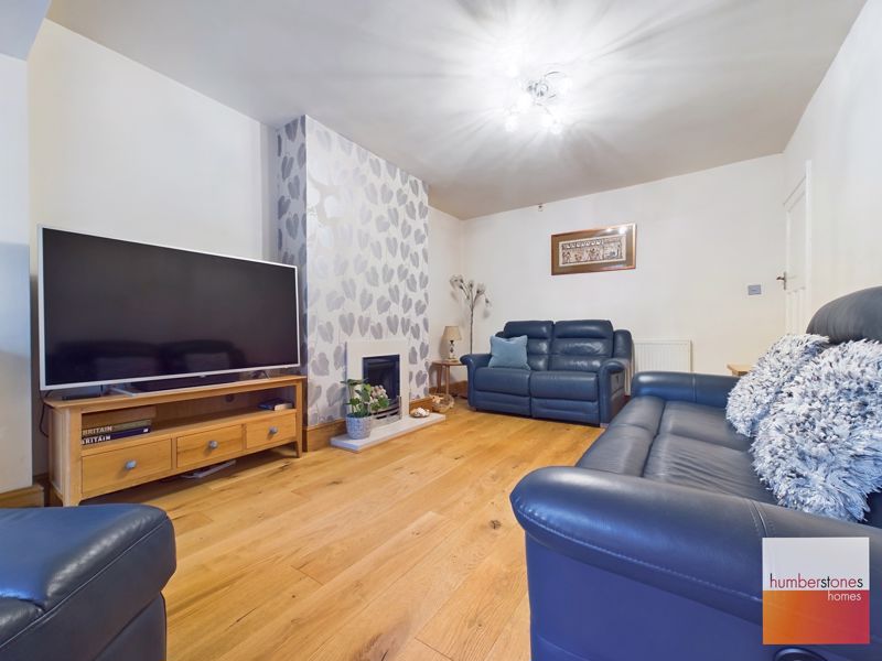 4 bed house for sale in Glyn Farm Road 10