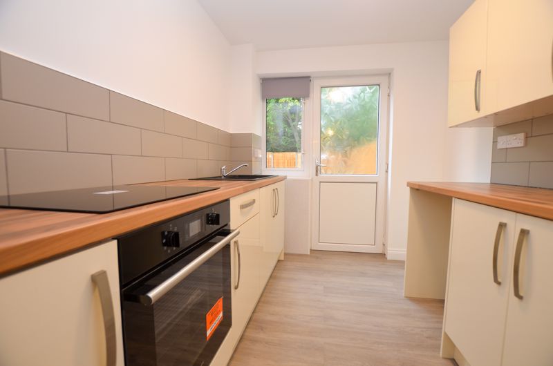 2 bed flat to rent in Oakthorpe Gardens  - Property Image 2