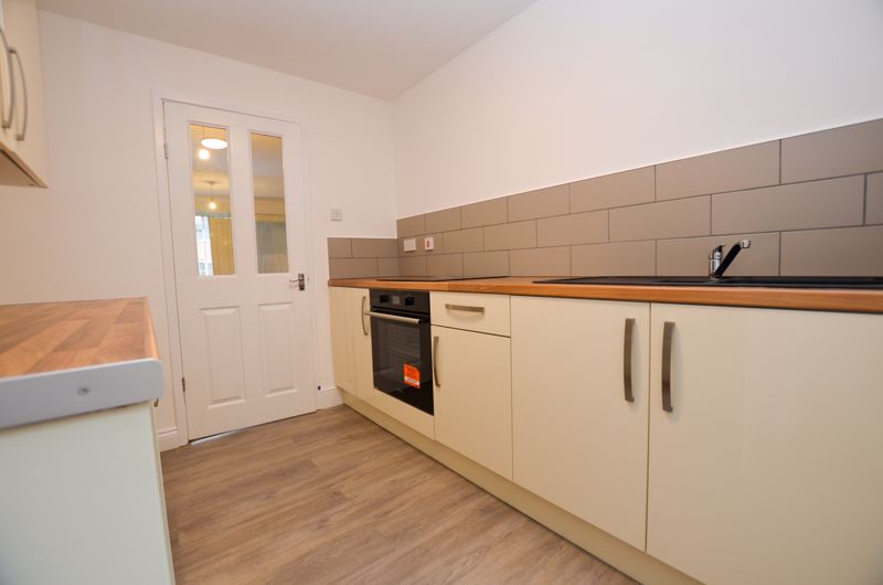 2 bed flat to rent in Oakthorpe Gardens  - Property Image 3
