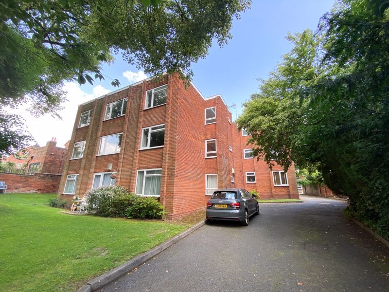 2 bed flat to rent in 46 St. Peters Road - Property Image 1