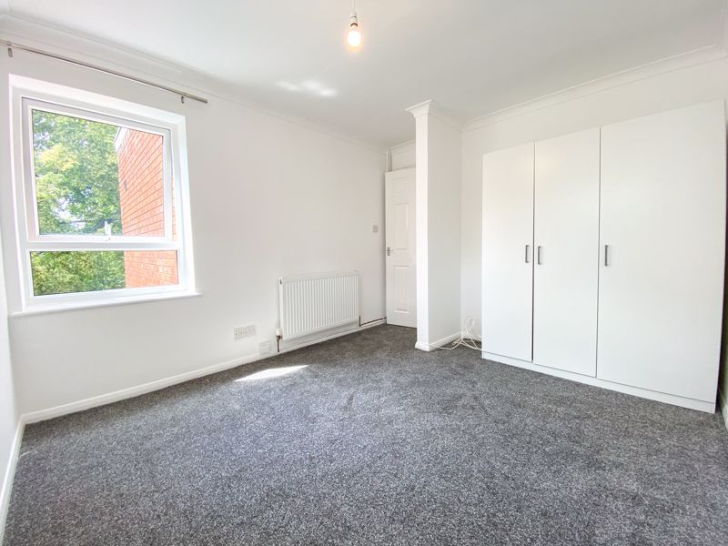 2 bed flat to rent in 46 St. Peters Road 7