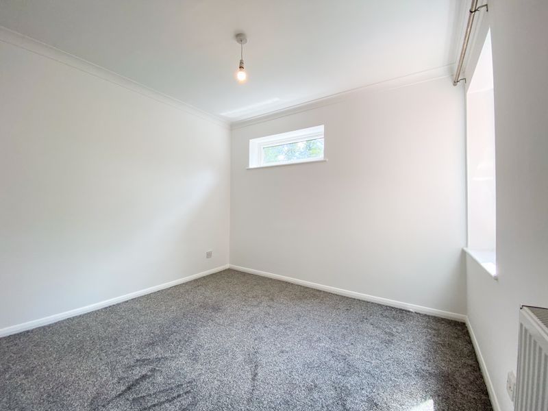 2 bed flat to rent in 46 St. Peters Road 10