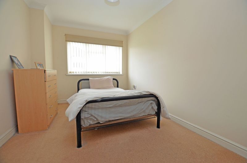 2 bed flat for sale in Apsley Road 5