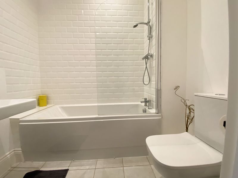 1 bed flat to rent in Crocketts Lane  - Property Image 8