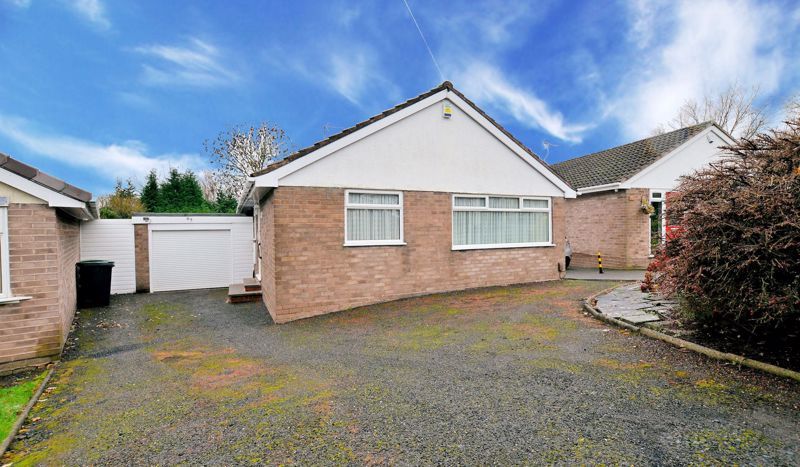 2 bed bungalow for sale in Middlefield Avenue  - Property Image 1