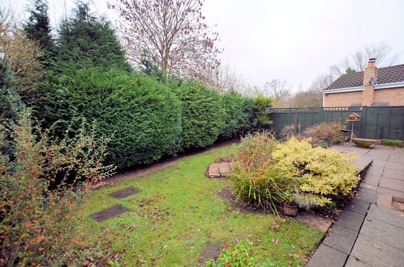 2 bed bungalow for sale in Middlefield Avenue 8
