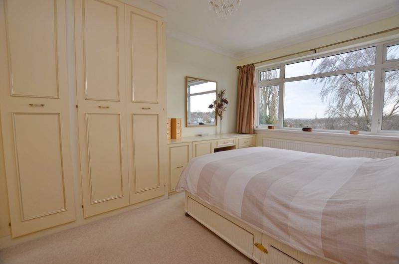 4 bed house for sale in Oak Road  - Property Image 5