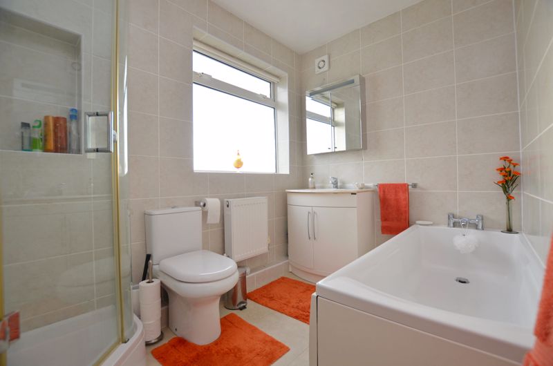 4 bed house for sale in Oak Road  - Property Image 8