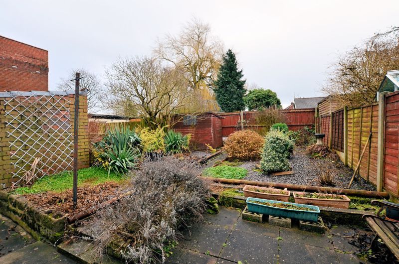 2 bed bungalow for sale in Causeway Green Road 11