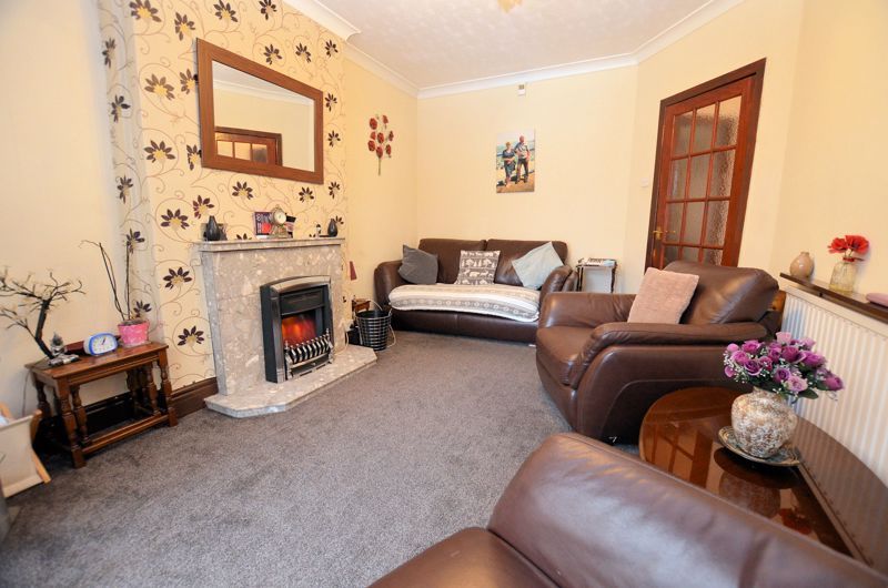 2 bed bungalow for sale in Causeway Green Road 10
