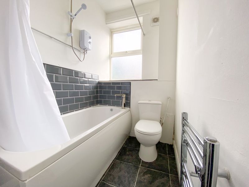 1 bed flat to rent in Barker Street  - Property Image 3