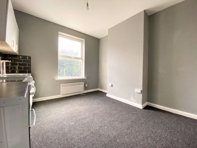 1 bed flat to rent in Barker Street 5