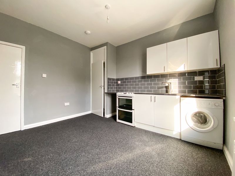 1 bed flat to rent in Barker Street 6