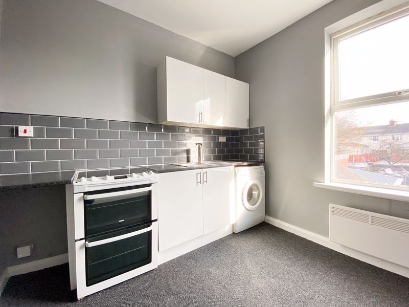 1 bed flat to rent in Barker Street 7