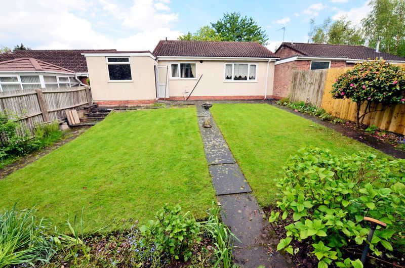2 bed bungalow for sale in Apsley Close 11