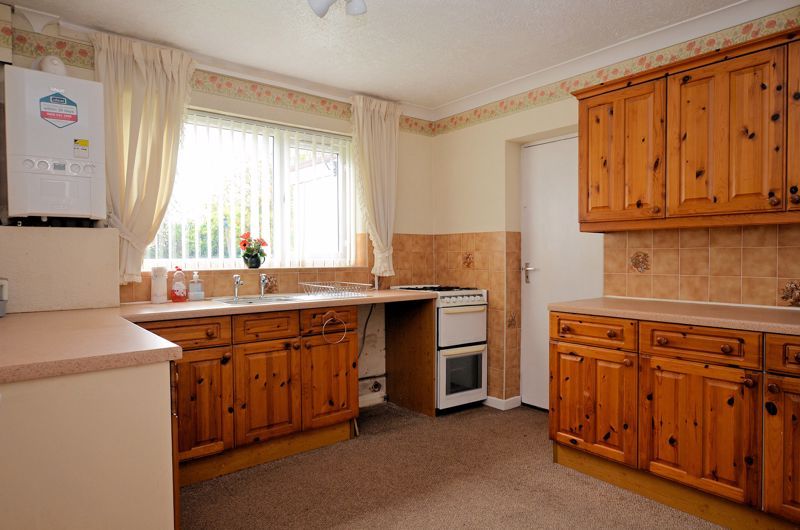 2 bed bungalow for sale in Apsley Close 3