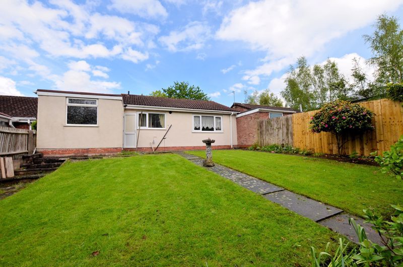 2 bed bungalow for sale in Apsley Close 4