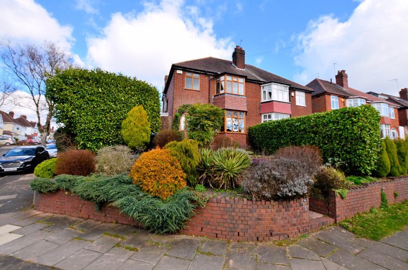 3 bed house for sale in Quinton Lane 1