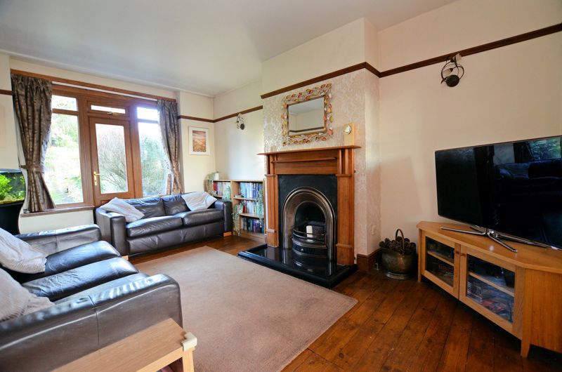 3 bed house for sale in Quinton Lane 2