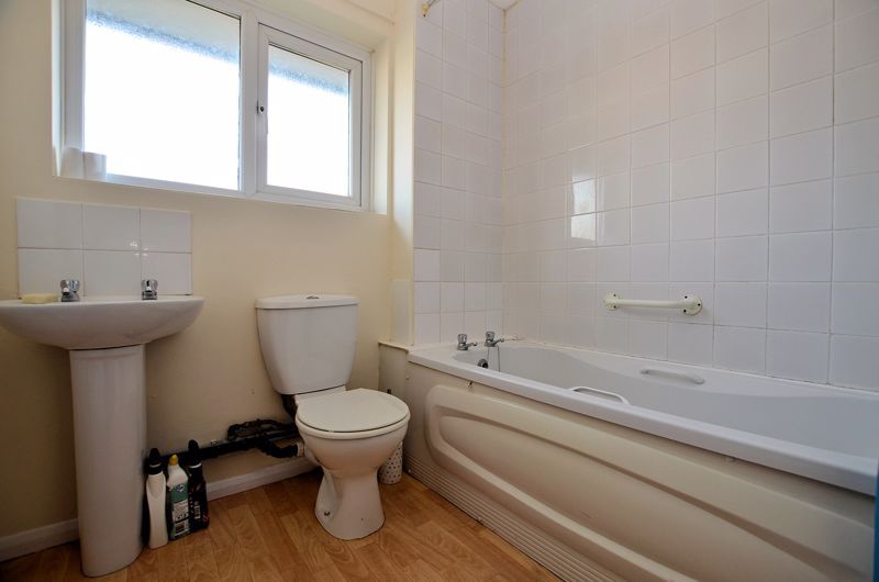 2 bed flat for sale in Roslyn Close  - Property Image 7