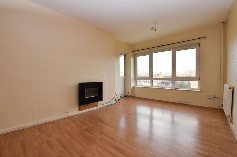 3 bed flat to rent in Capern Grove 2