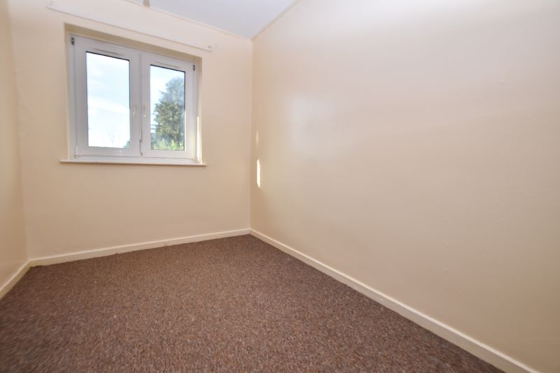 3 bed flat to rent in Capern Grove 6