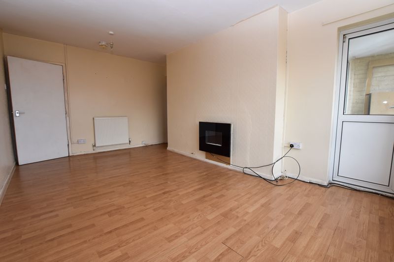 3 bed flat to rent in Capern Grove 9