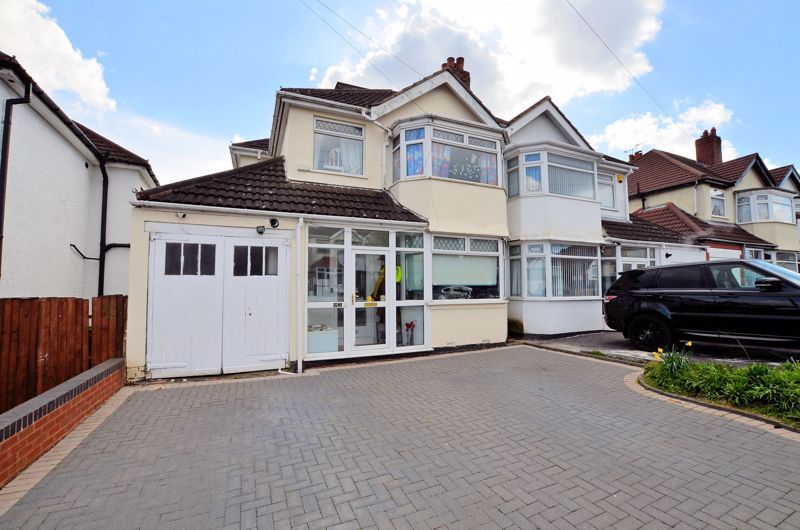 4 bed house for sale in Forest Road - Property Image 1