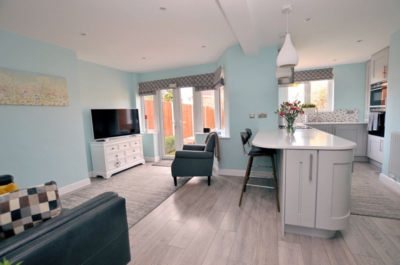 3 bed house for sale in Castle Road West  - Property Image 3