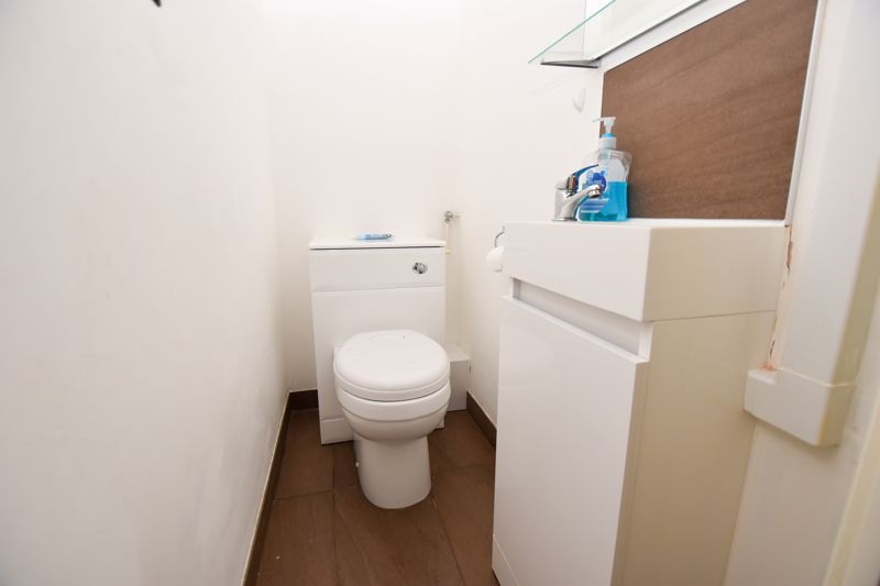 3 bed house to rent in Alexander Road  - Property Image 5