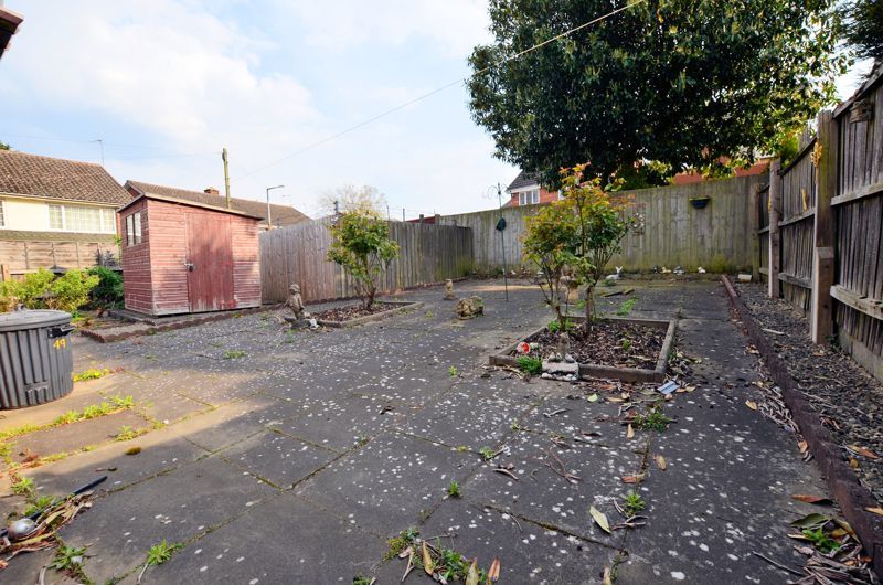 2 bed bungalow for sale in Highbury Avenue 4