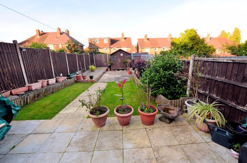2 bed house for sale in Quinton Road West 8