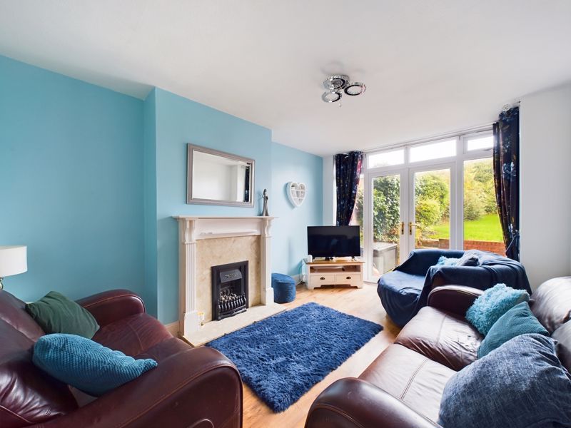 3 bed house for sale in Glyn Road 2