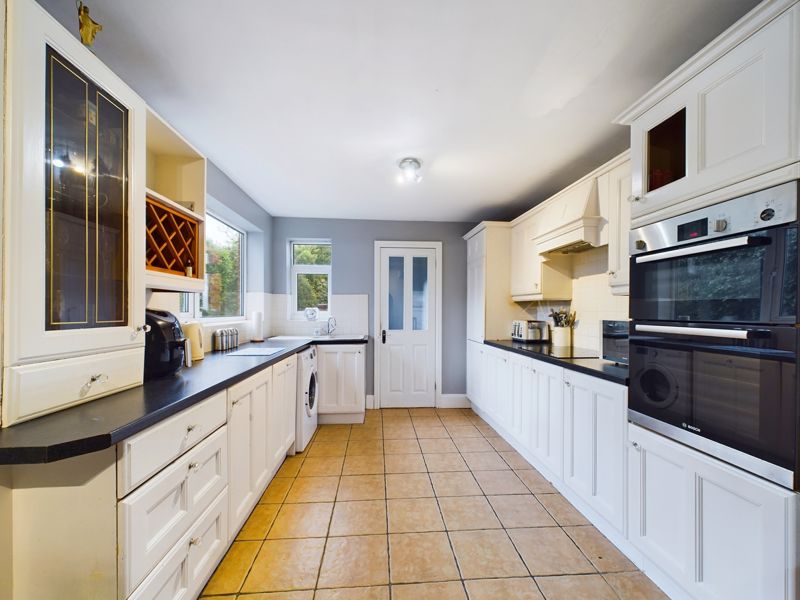 3 bed house for sale in Glyn Road 6