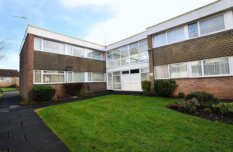 2 bed flat to rent in Middlefield Gardens  - Property Image 8