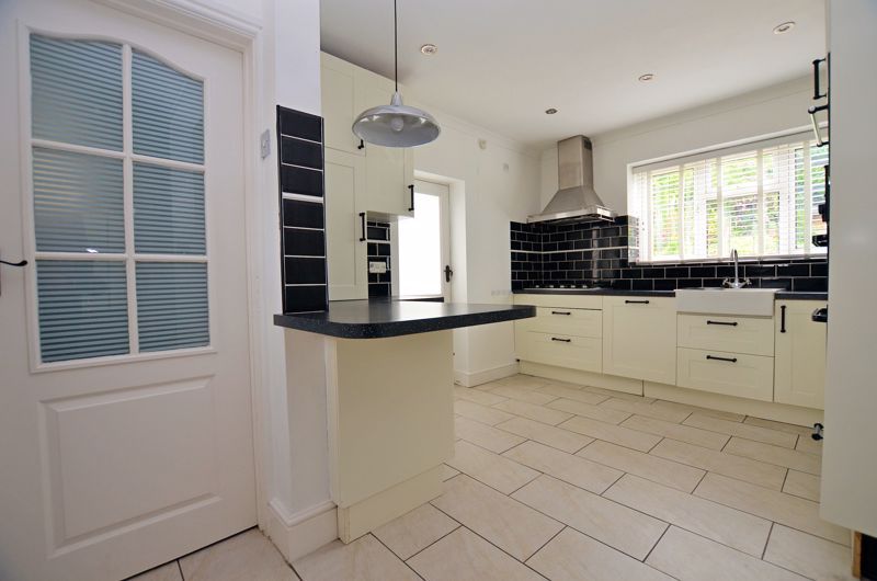 4 bed house for sale in Cornwall Avenue  - Property Image 3