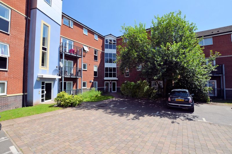 2 bed flat for sale in Kinsey Road - Property Image 1
