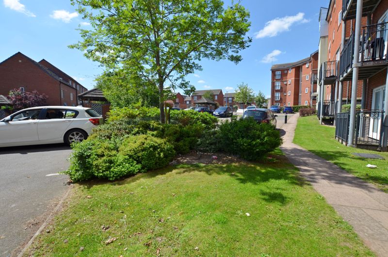 2 bed flat for sale in Kinsey Road 8